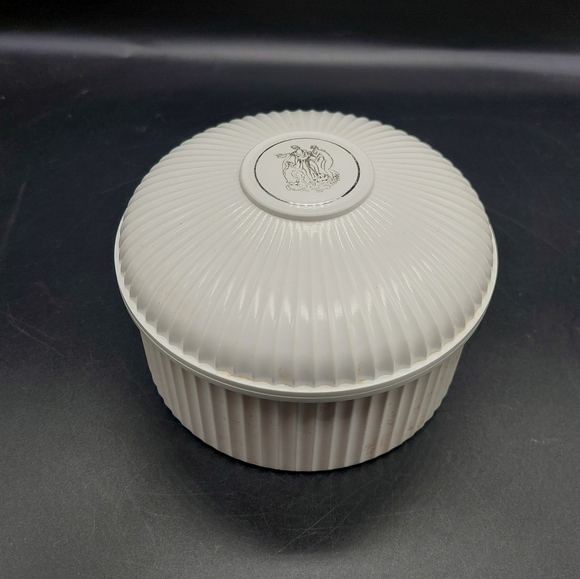 Vintage Parfums Nina Ricci Dusting Powder Empty Round Box & Cover Collectable - Picture 1 of 4